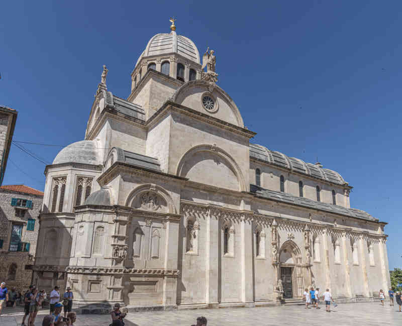 Croacia - Sibenik 04 - catedral de Santiago.jpg